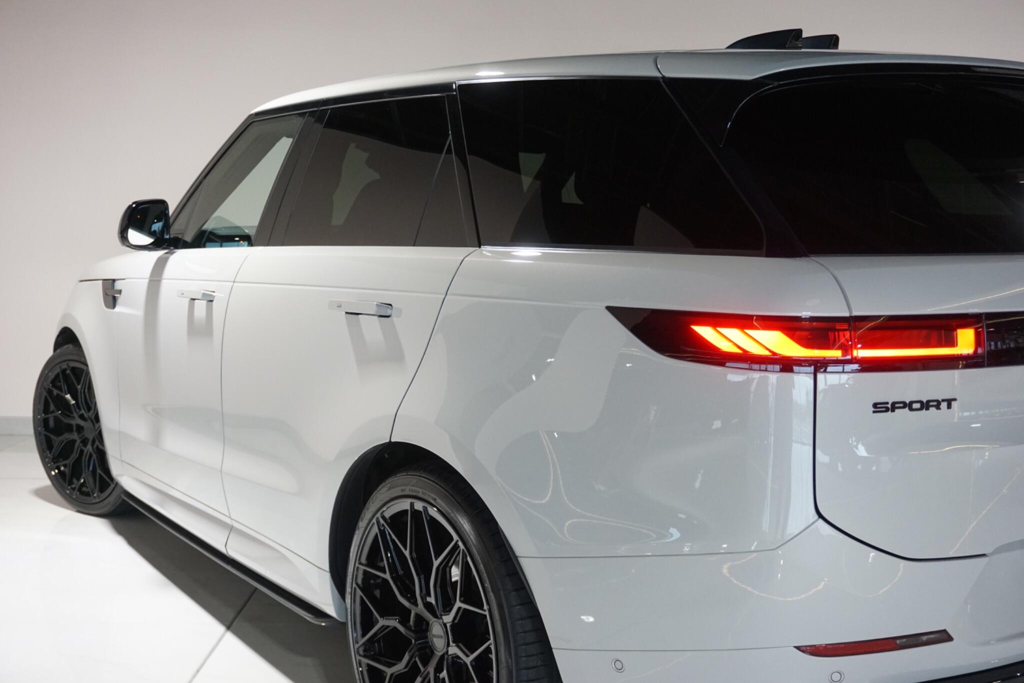 Land Rover Range Rover Sport 3.0 D300 MHEV Dynamic SE SUV 5dr Diesel Auto 4WD Euro 6 (s/s) (300 ps)